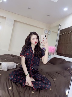 BỘ LỤA SATIN ÁO CỘC QUẦN DÀI HÌNH TRÁI TIM