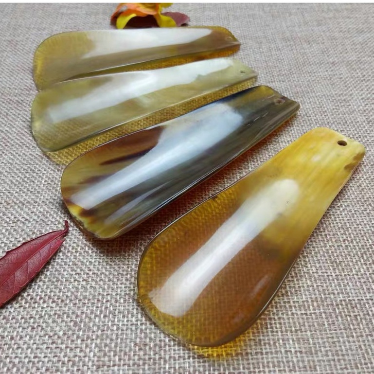 Đón Gót Giày Được Làm Từ Sừng Trâu Tạo Thành,Móc Chìa Khóa Tiện Lợi Khi Sử Dụng.