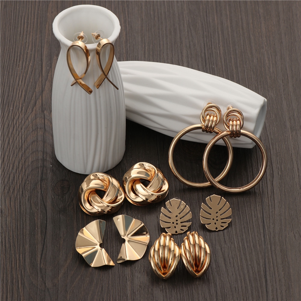 Khuyên tai nhiều kiểu dáng thời trang dành cho nữ