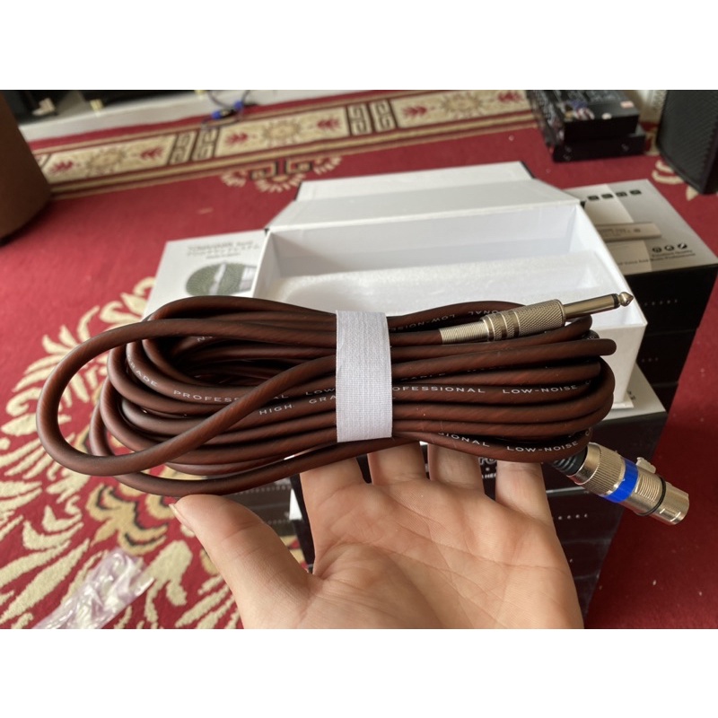 Micro có dây tomahawk.Tiếng mic cực kì hay