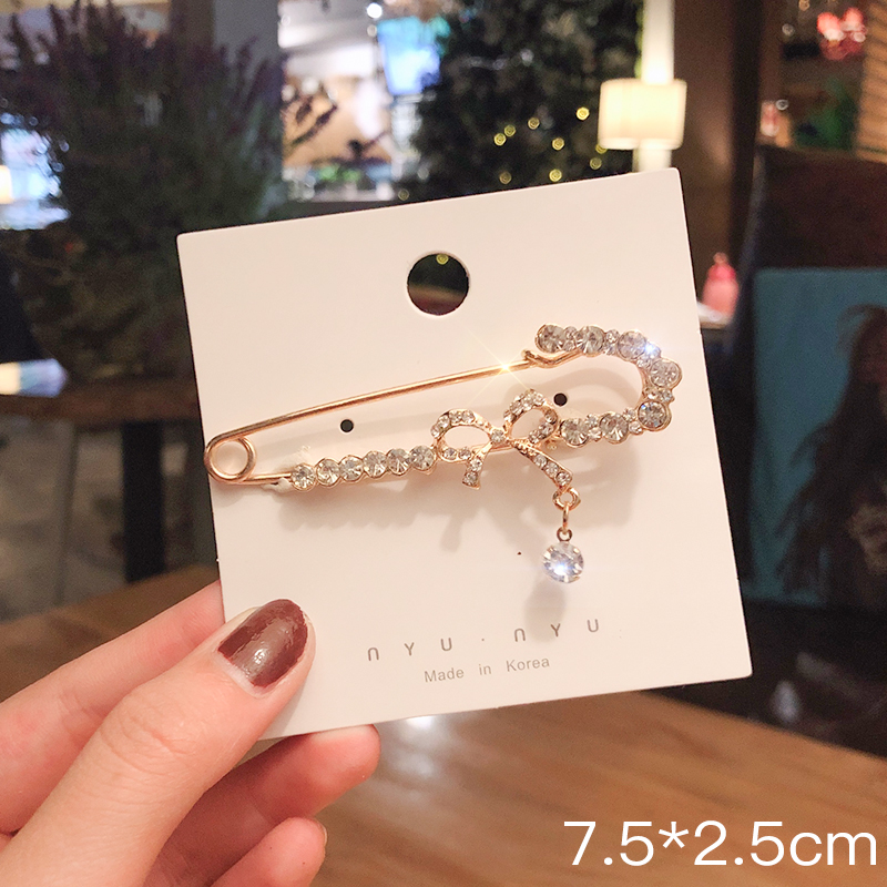 Ghim Cài Áo Hình Bông Hoa Đính Pha Lê Giả Sang Trọng Thời Trang Cho Nữ