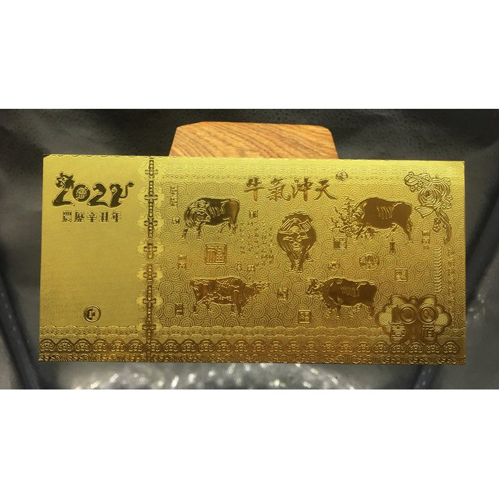 Tiền Con Hình Trâu Macao 100 Mạ Vàng Plastic 2020 ( Mẫu 2 ) - Tặng Kèm Bao Lì Xì Tết