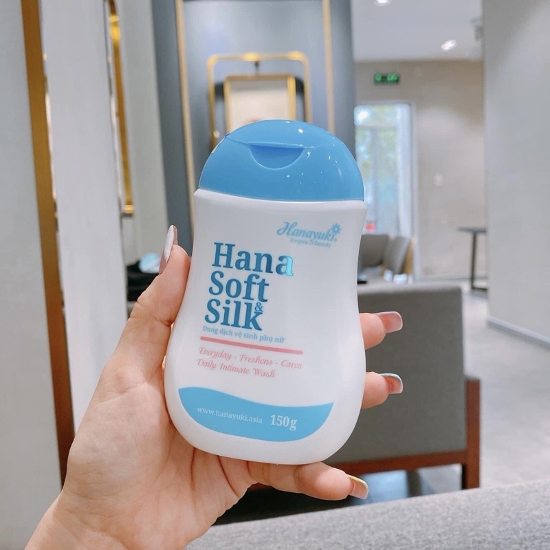 Dung dịch vệ sinh hanayuki soft silk giúp sạch vùng kín , thơm mát cả ngày