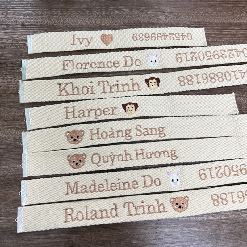 Name tag, móc khoá thêu tên theo yêu cầu