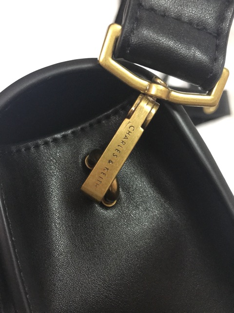 Túi Charles Keith so hot