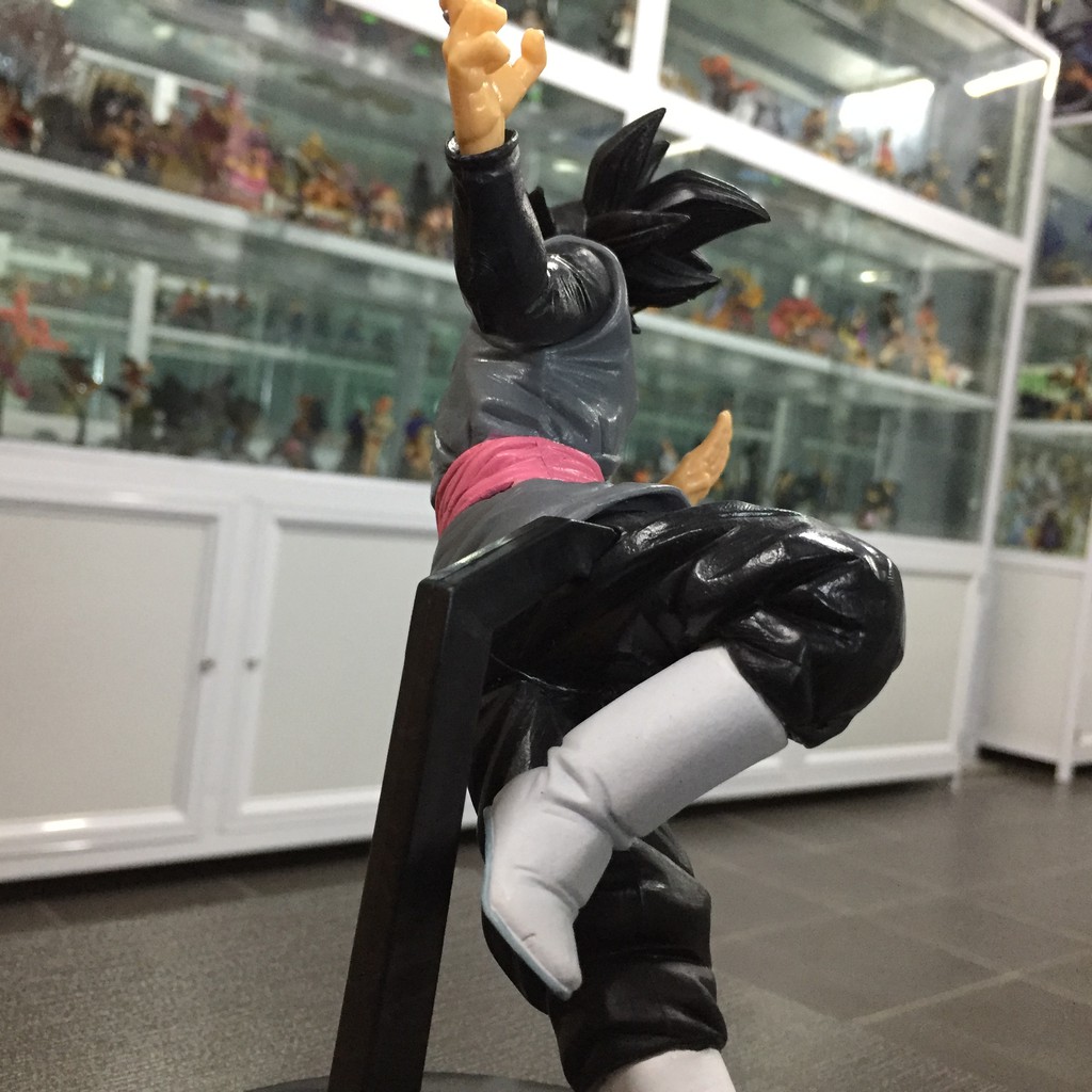 Mô hình Black Goku attack