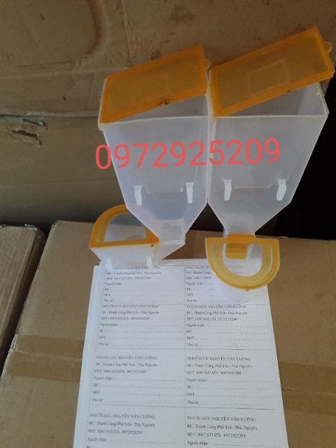 Máng đựng thức ăn tự động cho chim