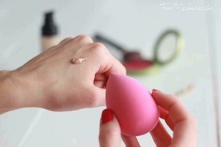 MÚT ĐÁNH KEM NỀN EBELIN