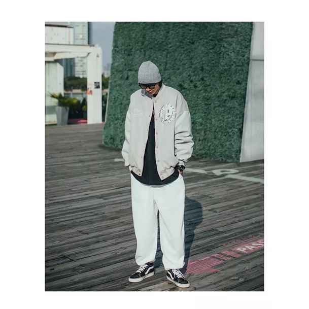 ÁO KHOÁC BOMBER PHỐI TAY DA NAM  NỮ T-A-N FORM RỘNG VAI SỆ-AKD7-Vải Dạ phối Tay Da cực ngầu hình thêu màu xám