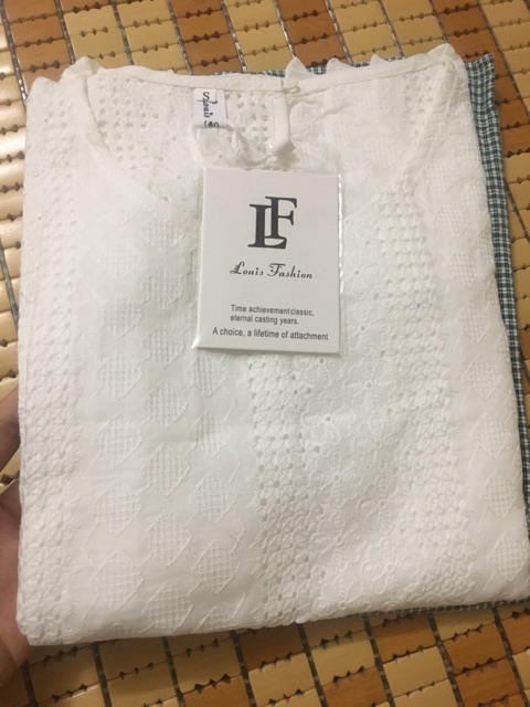 Áo ren kiểu CAO CẤP kết hợp chân váy sọc lạ mắt