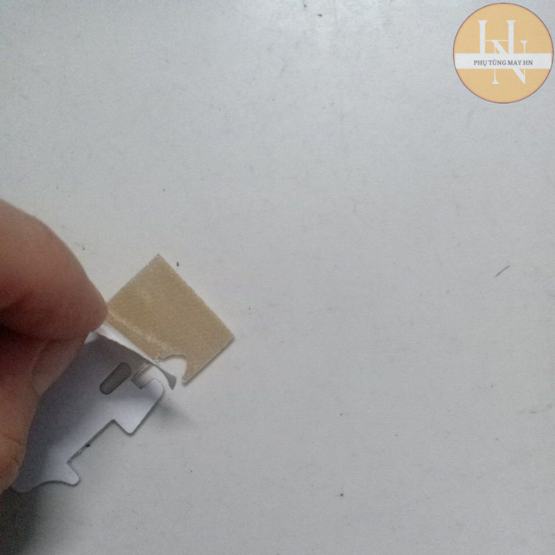 Dán chân vịt nhựa 5 chỉ, 4 chỉ máy vắt sổ siruba có sẵn keo