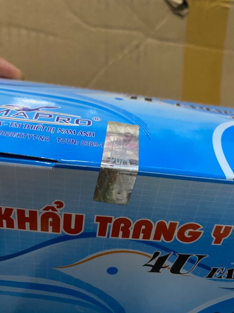 Khẩu trang y tế 4 lớp Famapro pro hộp 50 cái .