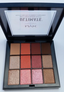 Phấn mắt Nyx Ultimate và Sugar High