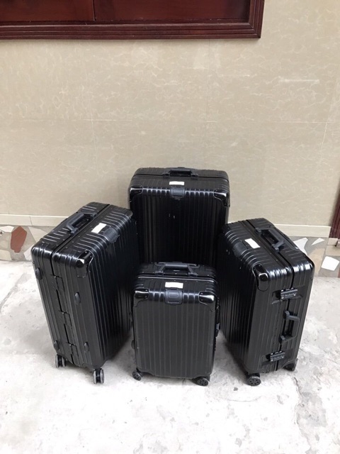 Vali RIMOWA KHUNG NHÔM KHOÁ SẬP  SIZE 26” chuẩn Víp 1:1 lót xanh. Tặng áo choàng vali