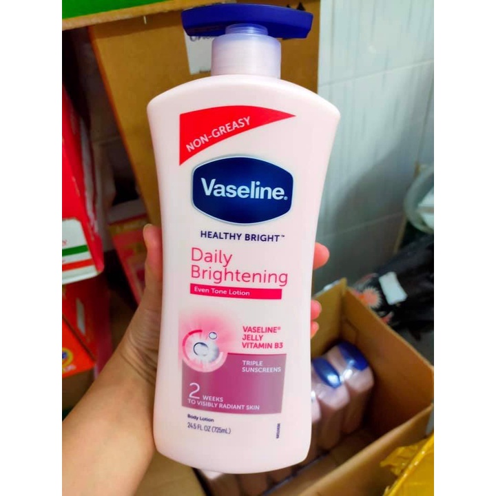 Sữa dưỡng thể Vaseline Healthy White UV Lightening Body Lotion 725ml giúp dưỡng trắng dưỡng ẩm phù hợp cho mọi loại da