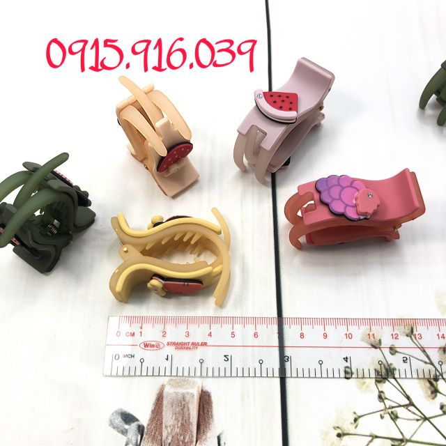 Kẹp tóc càng cua 3 răng kẹp trái cây giao ngẫu nhiên