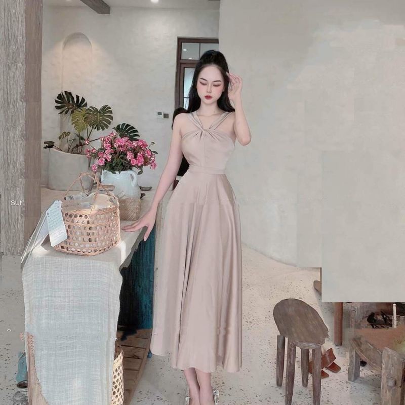 Váy yếm xòe Thu Hương, đầm Maxi cổ yếm lụa siêu xinh. Đầm lụa đẹp.
