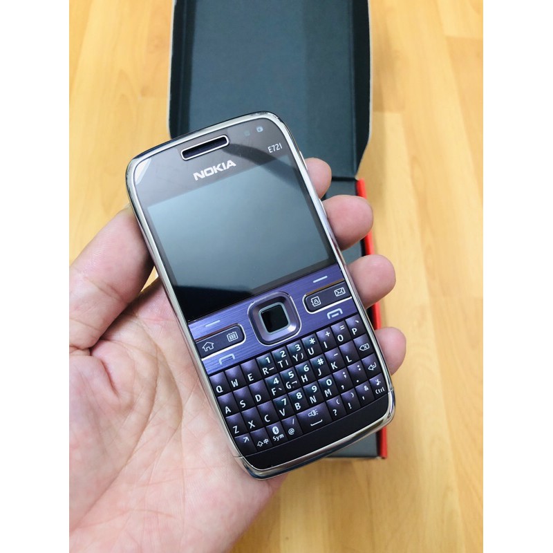 Nokia E72 Tím