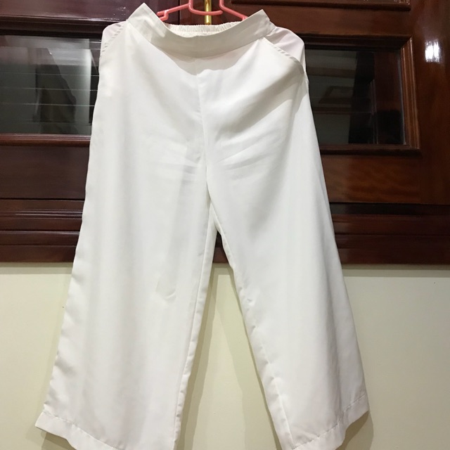 Pass quần xuông trắng Cchat