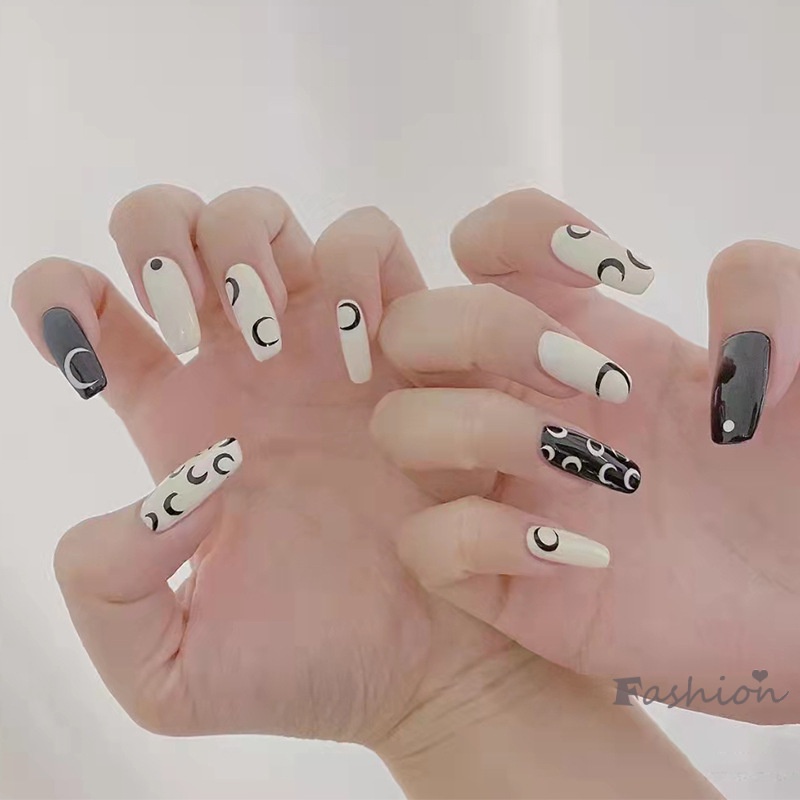 Set 24 móng tay giả màu trắng đen sành điệu cho nữ