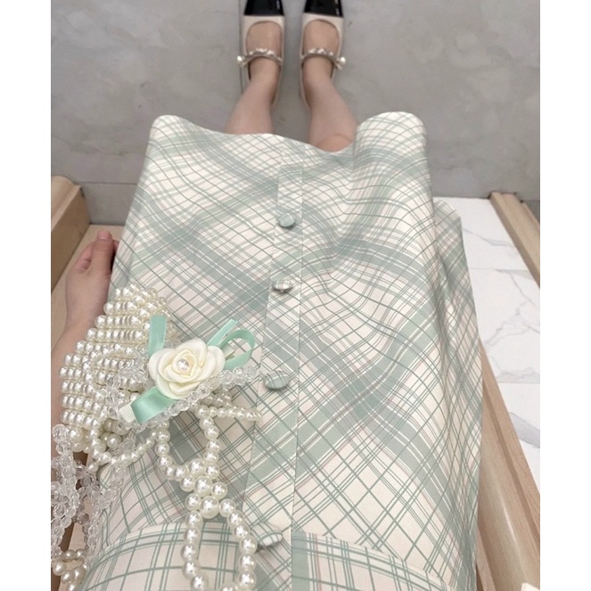 Đầm caro xanh mint nút bọc