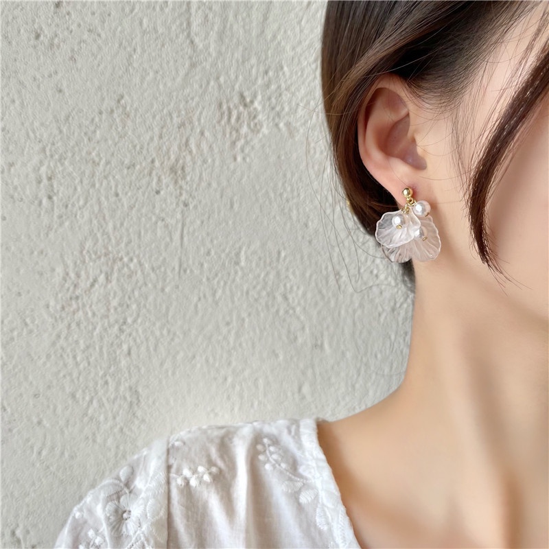 Khuyên Tai Hình Cánh Hoa Đính Ngọc Trai Phong Cách Thời Trang Hàn Quốc 2022