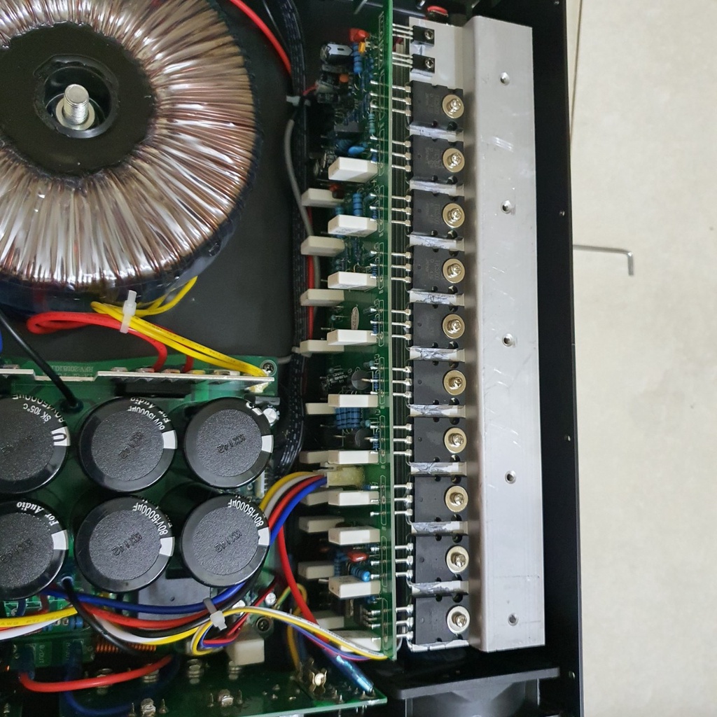 Cục Đẩy công suất 2 Kênh Yamaha P9500S- Cục đẩy YAMAHA Công Suất 2300W 40 sò toshiba