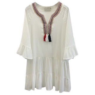 Váy trắng dáng vintage