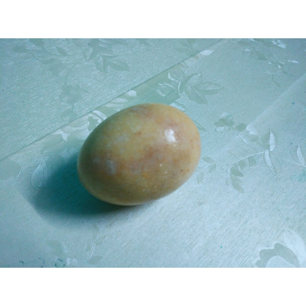 Quả trứng đá bằng dài 5.9 cm rộng 4.5 cm màu xanh lục nhạt - vật phẩm phong thủy