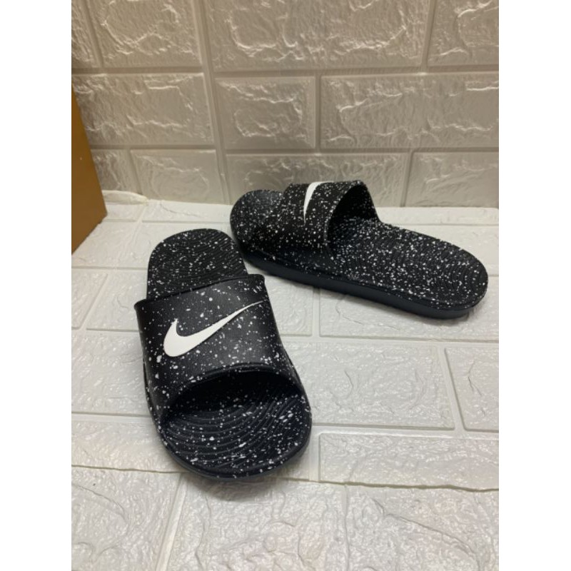 [Mã FASHIONT4MA2 giảm 10K đơn 50K] Dép nam đúc nguyên khối mầu đen ( chấm bi) loại chống trơn không thấm nước