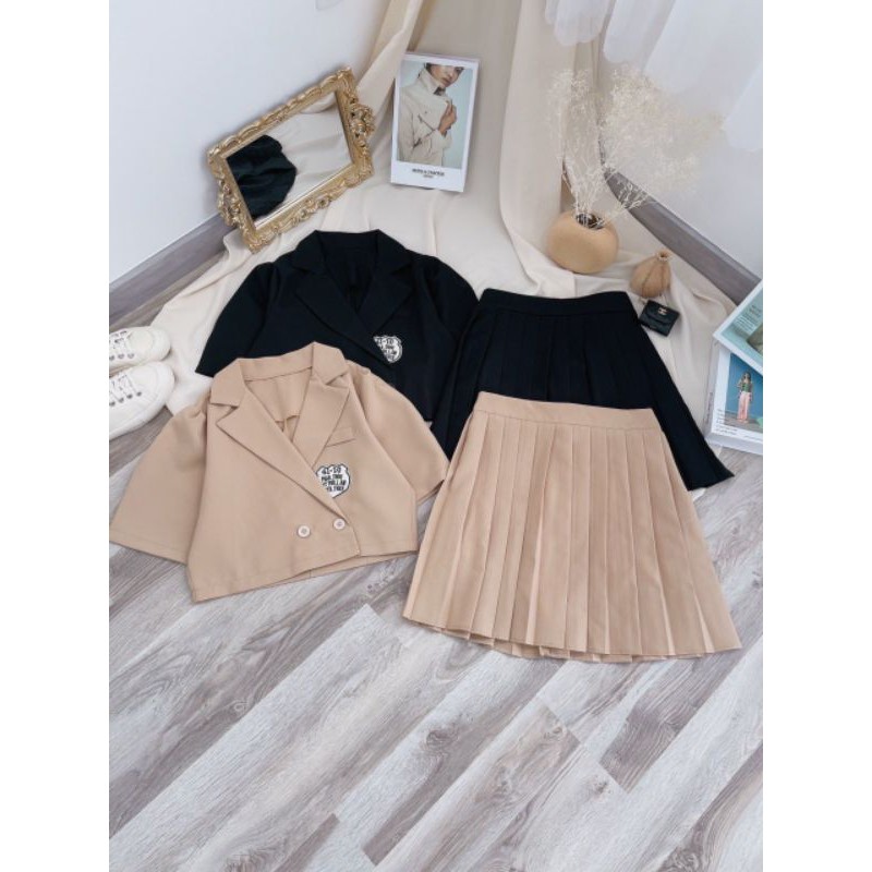 Set áo crop vest logo + Chân váy xếp ly (Đen /Nude) | BigBuy360 - bigbuy360.vn