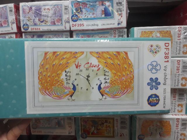 Tranh Đính Đá Kim Cương ABC Vợ Chồng Công Vàng DF381 - 70x44cm