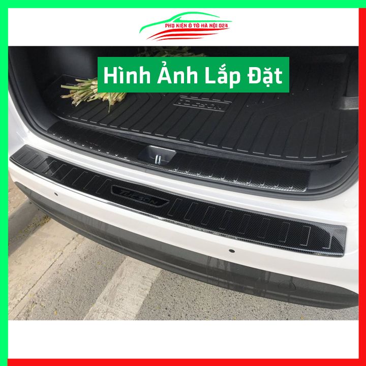 Ốp chống trầy cốp Hyundai Tucson 2016-2021 cacbon sáng bóng