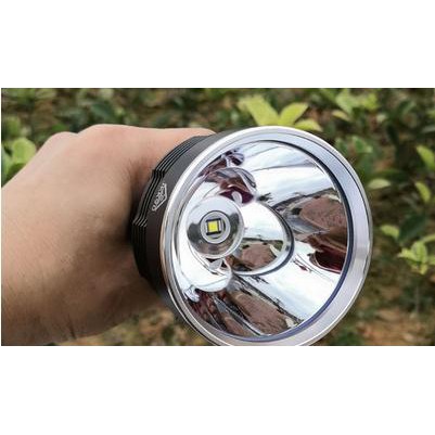 đèn pin L6 SBT90.2 công suất 60w sáng 5500lumen N2-7A chiếu xa 1500 mét