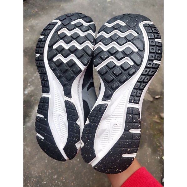 Giày thể thao chạy bộ hiệu nikeeeeee hàng chính hãng , độ mới cao , cưc xịn xò , size36 chân 22-22,5cmcm