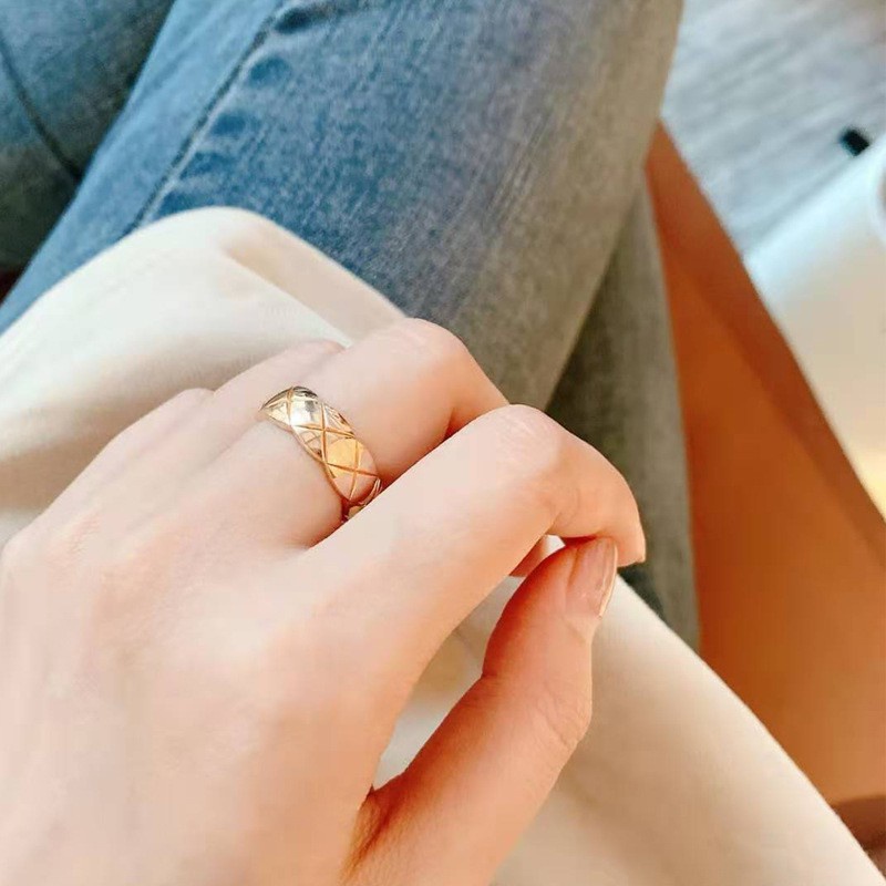 Nhẫn Thép Titan Mạ Vàng 18k Đính Kim Cương Thời Trang Cao Cấp Cho Cặp Đôi