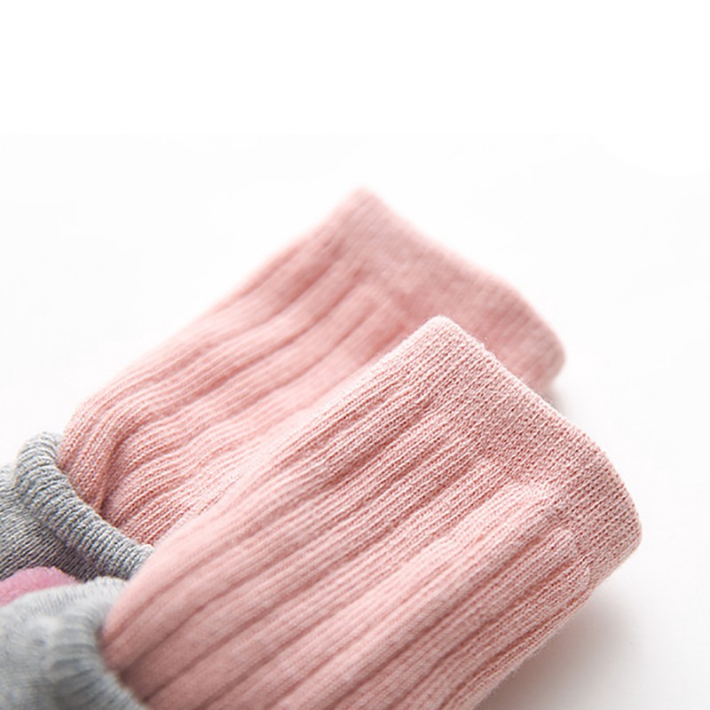 Tất hoạt hình cotton chống trượt cho bé