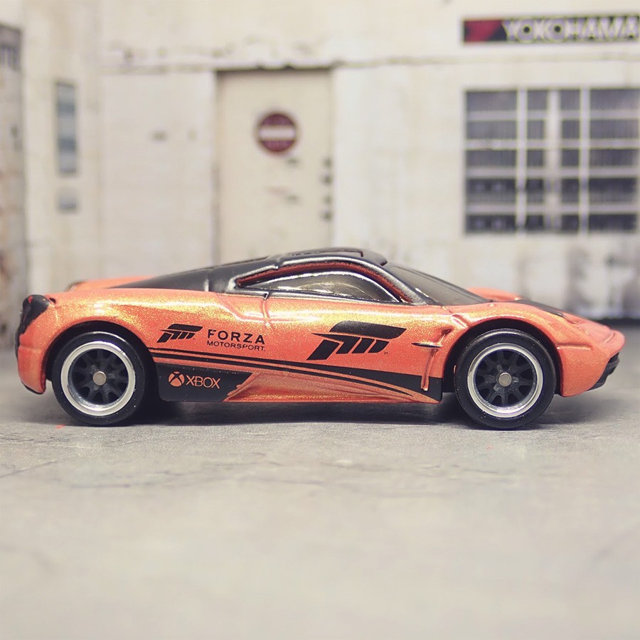 Xe Mô hình Hot Wheels Pagani Huayra Forza Motosport RETRO Entertainment