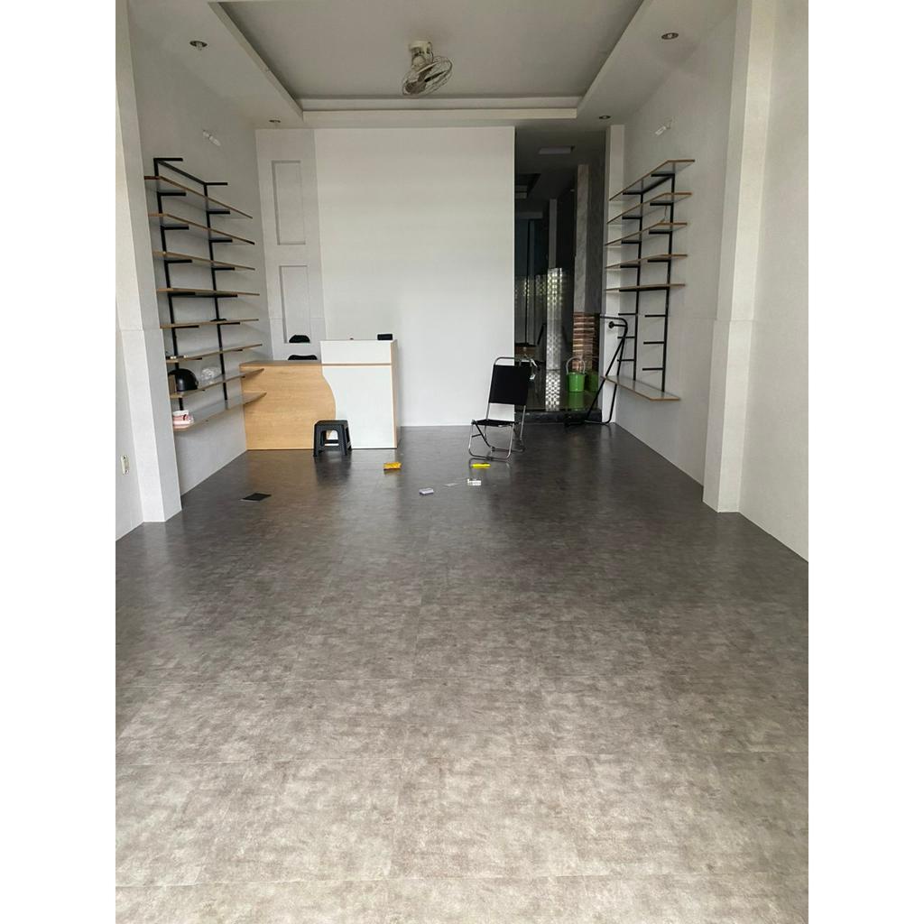 24 tấm, Sàn nhựa giả bê tông, 45.7 x 45.7cm, sàn dán keo sẵn, sàn nhựa nền giả gạch, tấm nhựa dán sàn nhà, miếng dán sàn