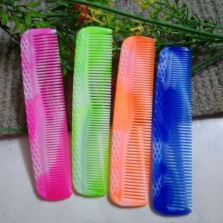 Lược nhựa màu