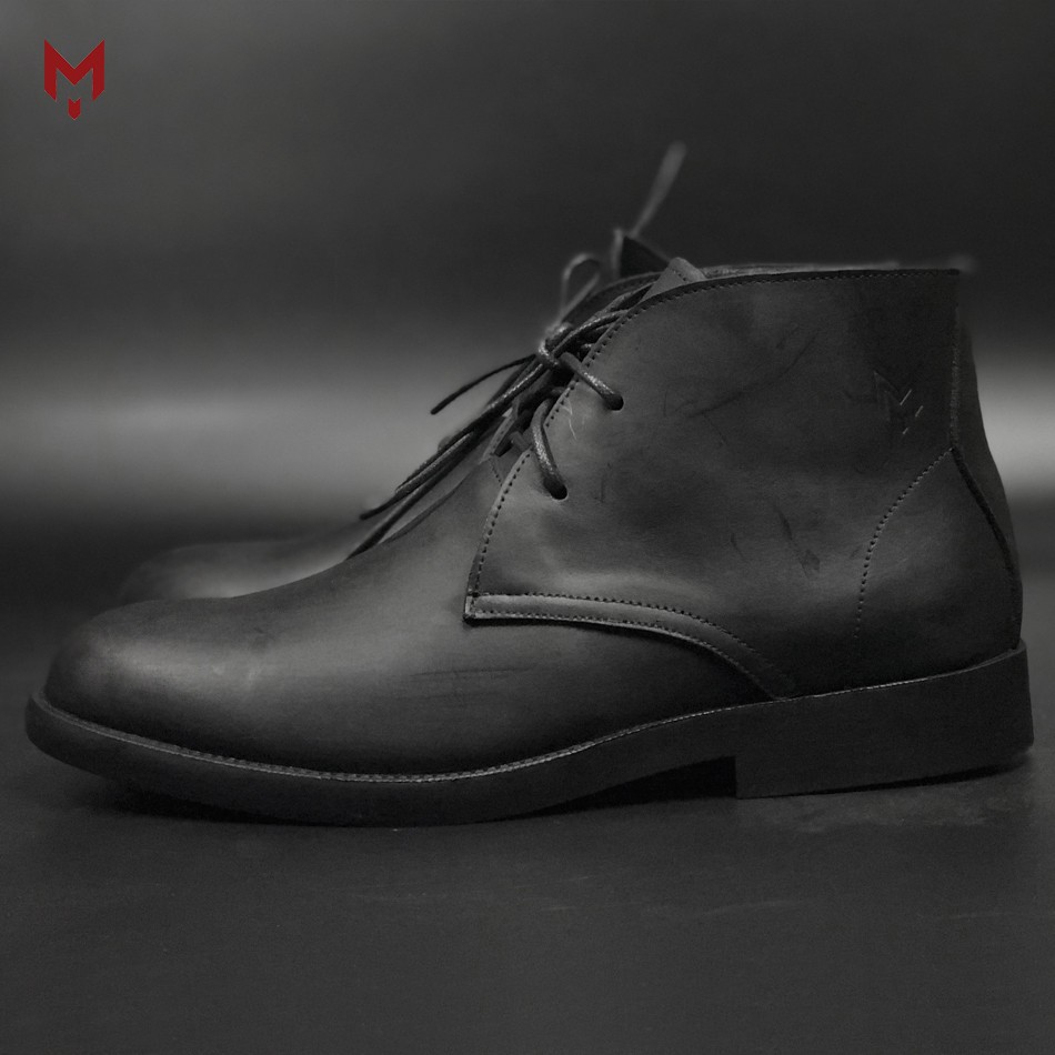 Giày cao cổ nam Mad Chukka Boots Black da bò sáp ngựa điên cao cấp phong cách bụi bặm