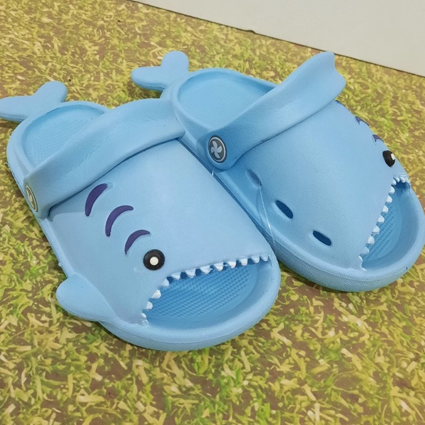 Dép bánh mỳ Baby shark cá mập có quai hậu siêu nhẹ mềm êm chân cho bé trai bé gái