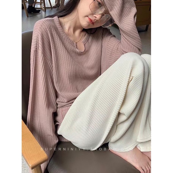 Áo thun len xẻ cổ oversize
