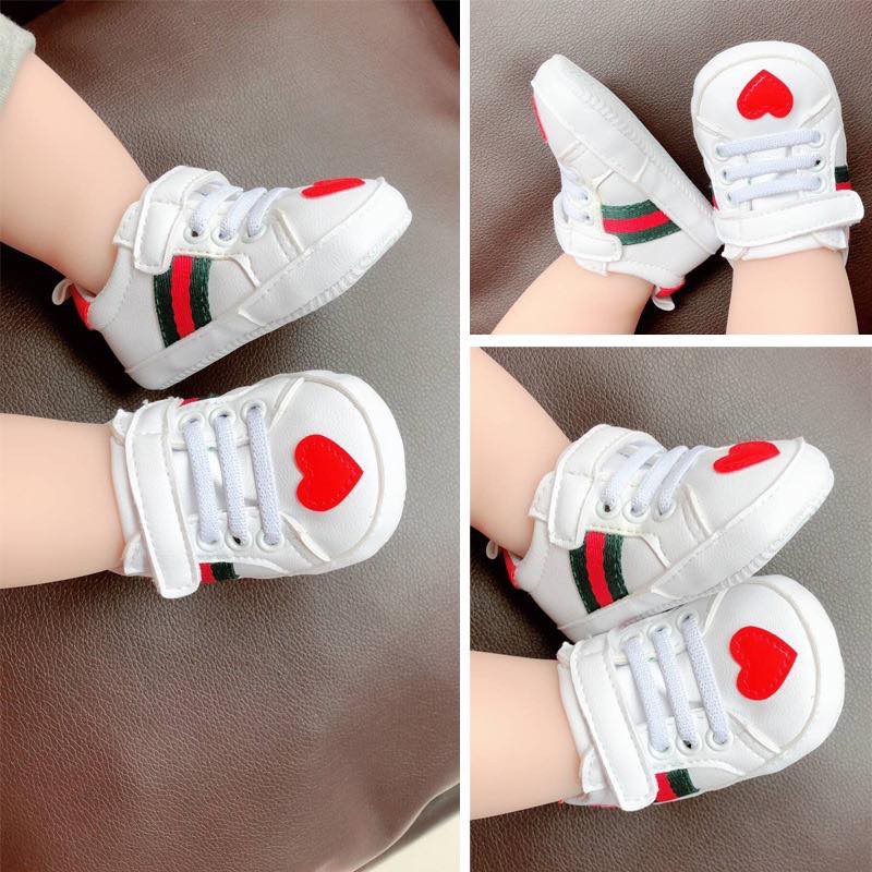 Giày bata trái tim thể thao sành điệu cho bé tập đi