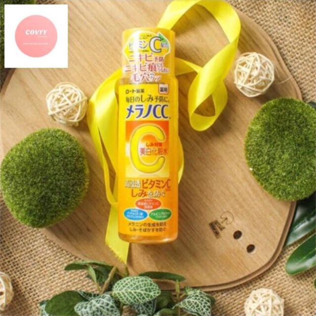 Toner Melano CC Vitamin C dưỡng ẩm trắng da mờ thâm.