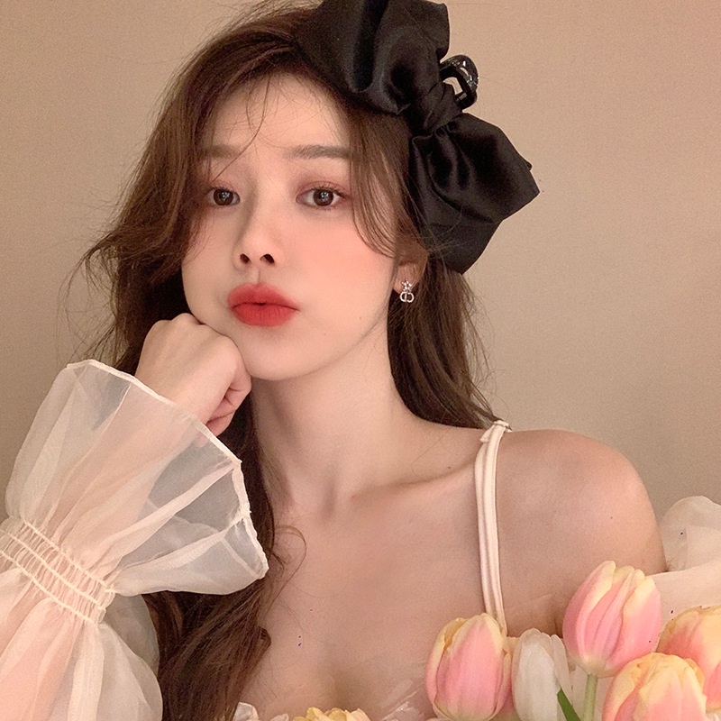 Khuyên Tai Hình Chữ Cái Phong Cách Thời Trang 2022