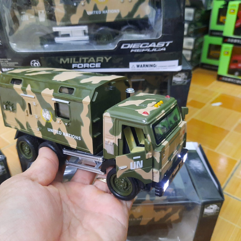 Mô hình xe tải quân đội tỉ lệ 1:32 - xe ô tô đồ chơi trẻ em bằng hợp kim nhựa có âm thanh và đèn