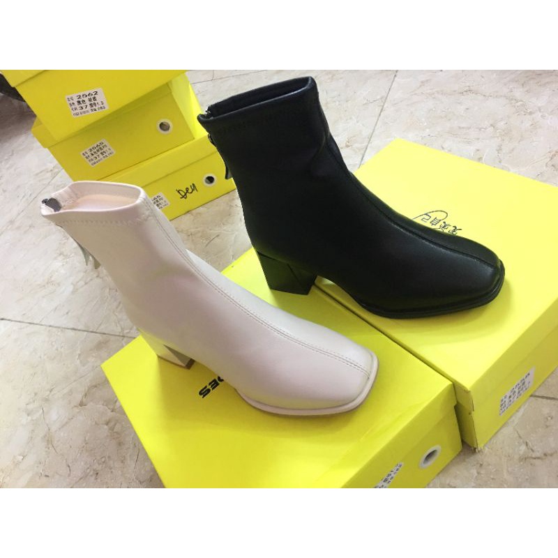 Boot xinh xinh 2558 đen và kem