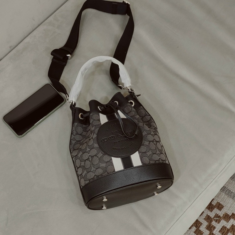 Sẵn - Túi Coach bucket rút miệng