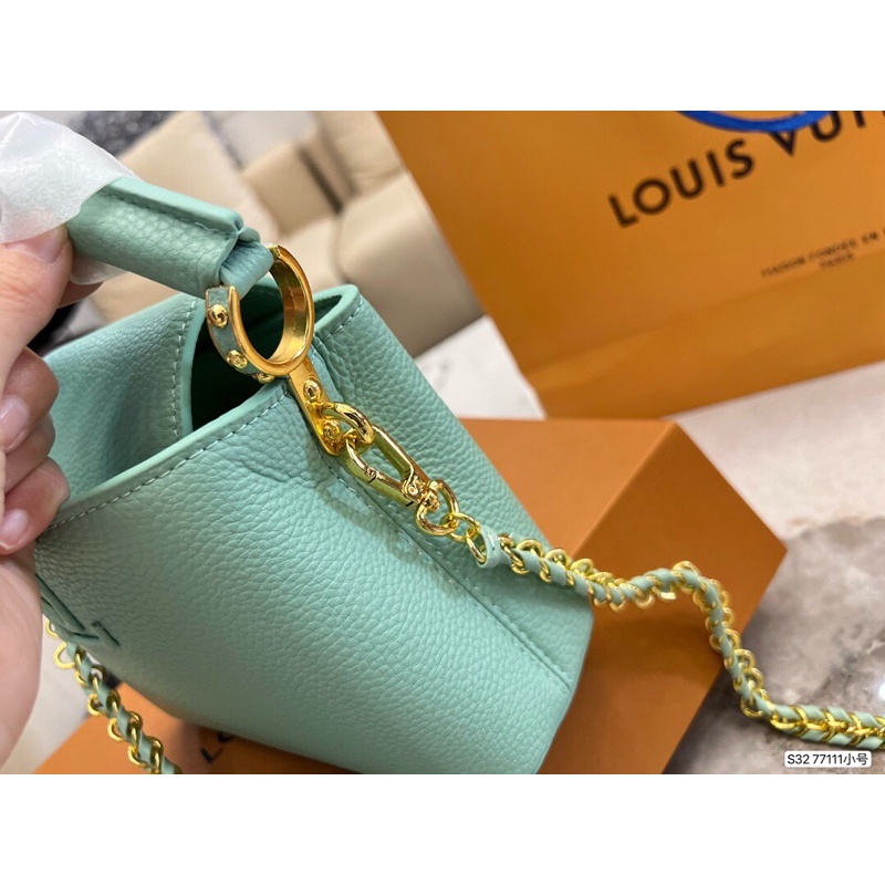 Túi đeo chéo cao cấp logo thương hiệu Louis Vuitton LV Capucines da thật